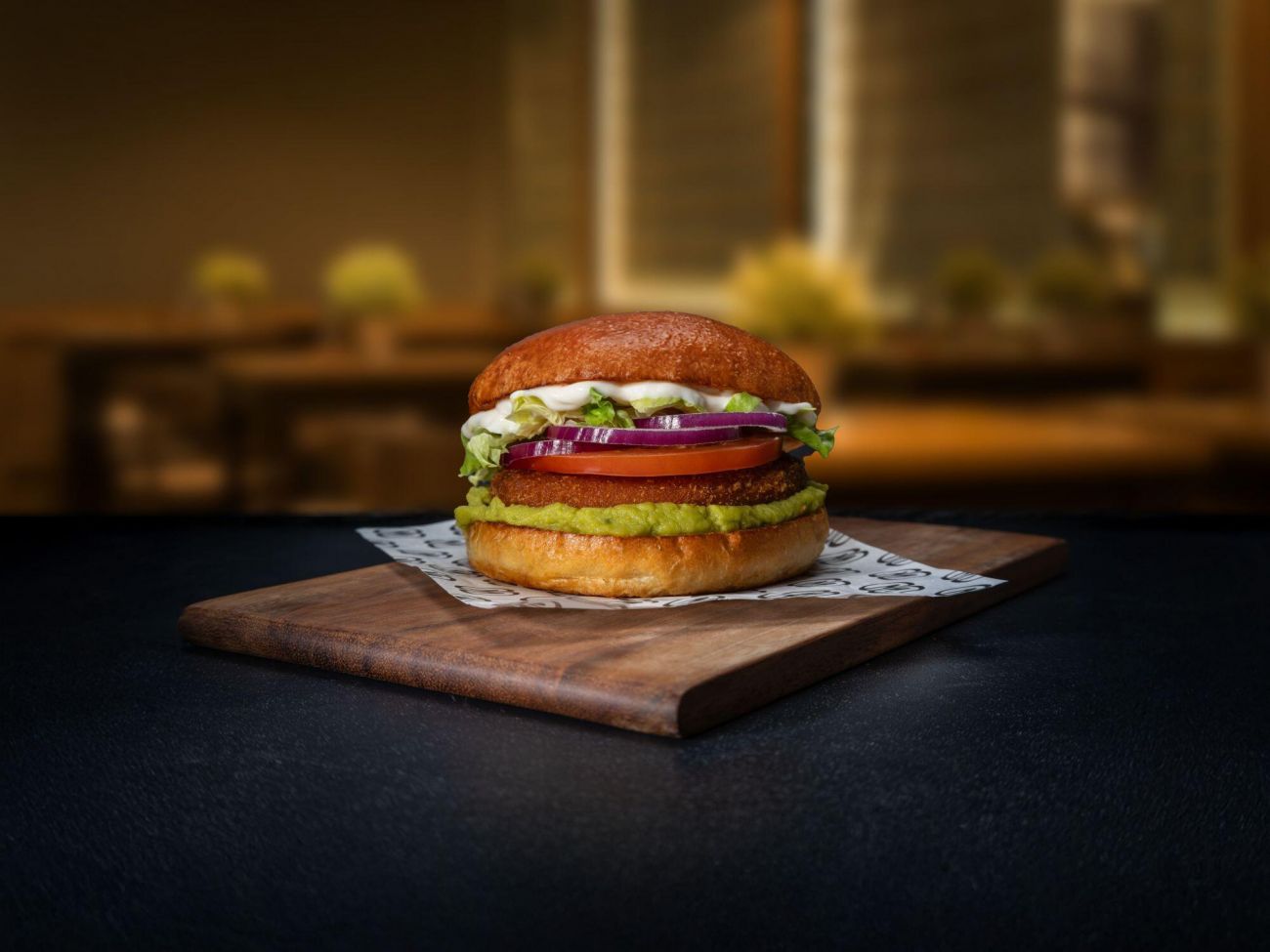 Unser veganer Burger mit Pattys von Planted